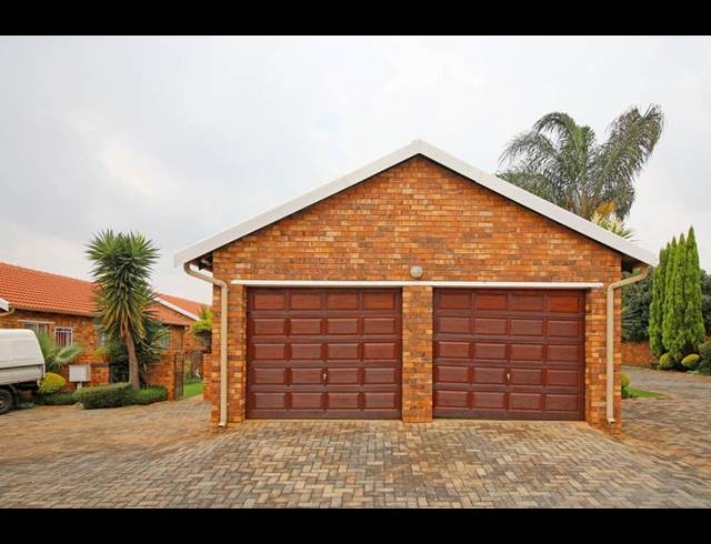 3 BEDROOM TOWNHOUSE FOR SALE IN WILLOWBROOK